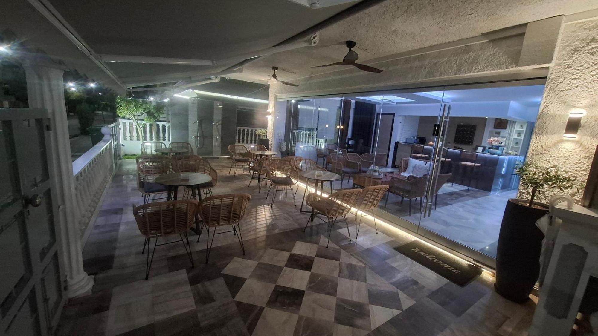 Hotel Kostas Olympiakí Aktí Ngoại thất bức ảnh