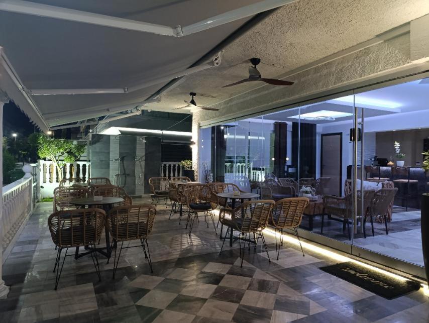 Hotel Kostas Olympiakí Aktí Ngoại thất bức ảnh