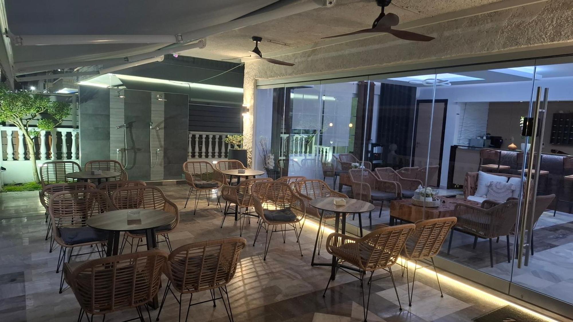 Hotel Kostas Olympiakí Aktí Ngoại thất bức ảnh