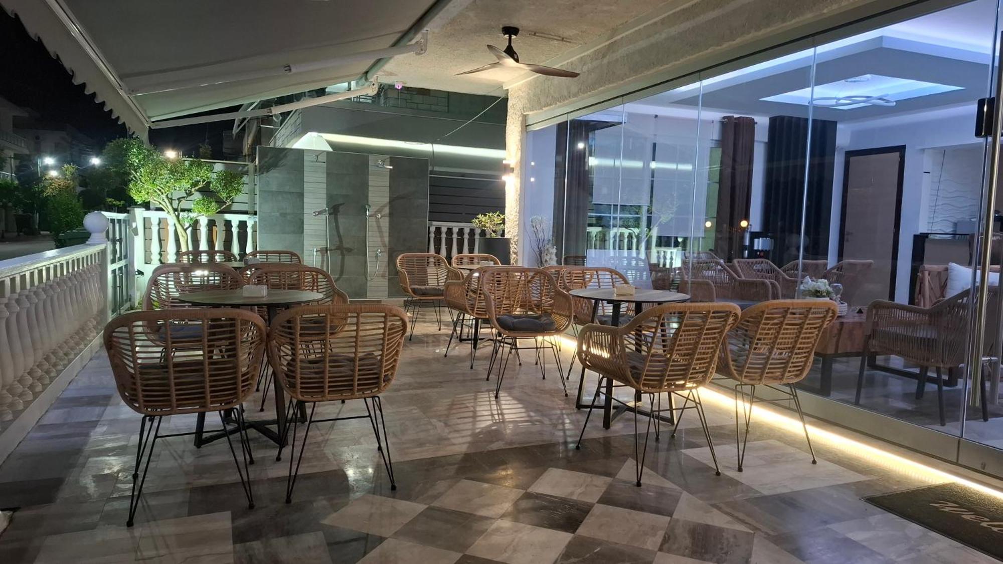 Hotel Kostas Olympiakí Aktí Ngoại thất bức ảnh