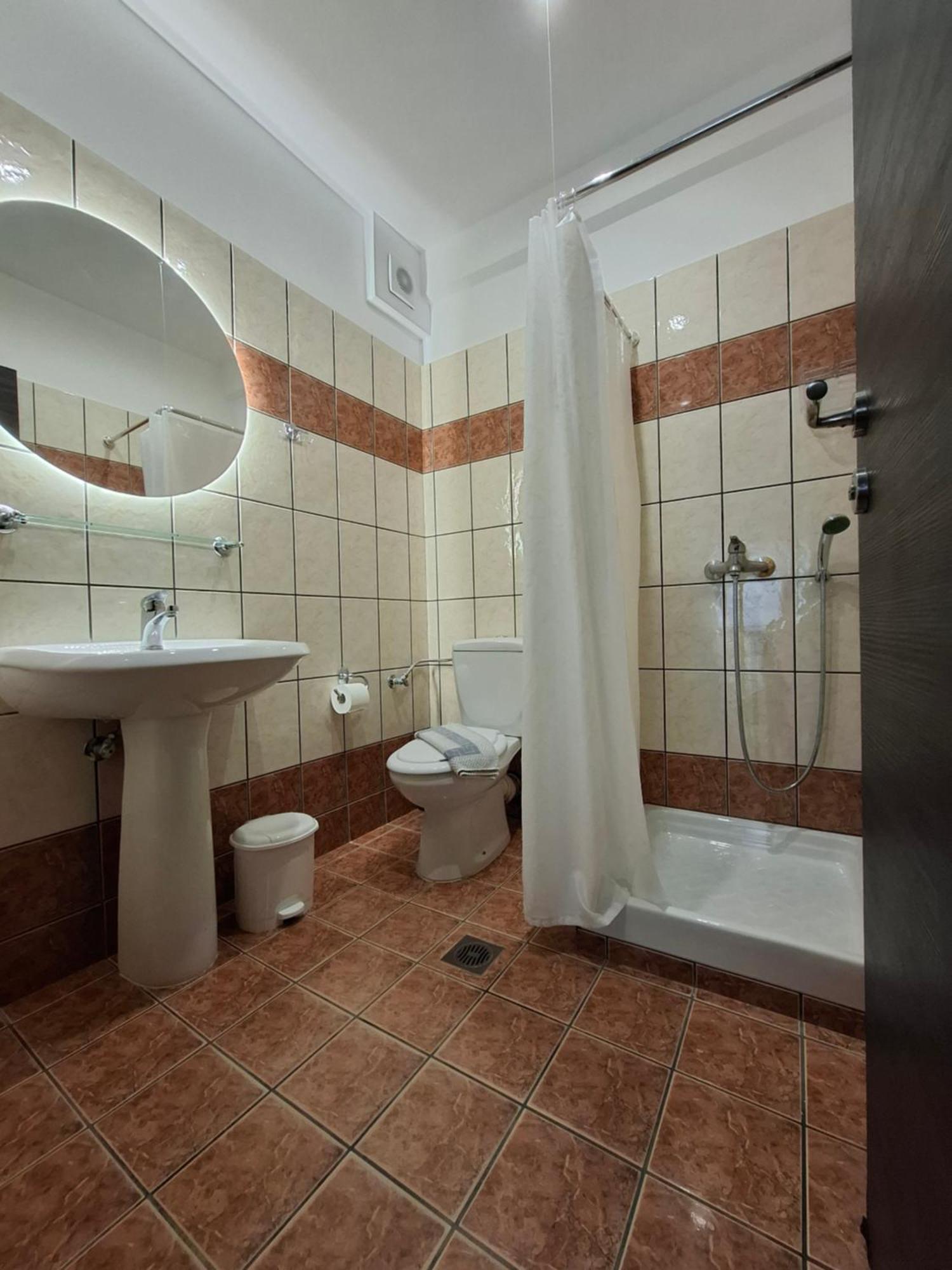 Hotel Kostas Olympiakí Aktí Ngoại thất bức ảnh